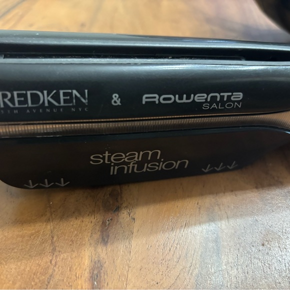 Redken & Rowenta Salon Steam Infusion flat iron - Picture 8 of 13